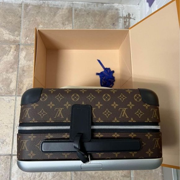 Louis Vuitton Horizon 55 Travel Bag - Picture 4 of 8